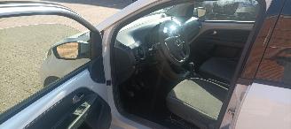 Volkswagen Up! Bj:09-2021 Move Uitvoering 1.0mpi Airconditioning Led verlichting Dab Radio Achteruitrijcamera Cruisecontrol Bordcomputer Drivelane assistent Start-Stop systeem Parkeersensoren achter picture 14