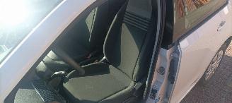 Volkswagen Up! Bj:09-2021 Move Uitvoering 1.0mpi Airconditioning Led verlichting Dab Radio Achteruitrijcamera Cruisecontrol Bordcomputer Drivelane assistent Start-Stop systeem Parkeersensoren achter picture 15