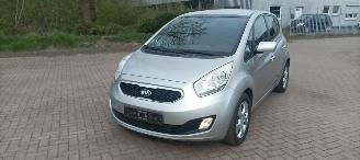 Kia Venga 1.6 Benzine Automatik Keyless-entry Climatecontrol Stoelverwarming Lichtautomaat Privacyglas leren stuurwiel 4xElektrische ramen Elektrische-spiegels met verwarming Trekhaak Parkeersensoren achter 16 inch velgen picture 2