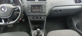 Volkswagen Polo 1.4 TDI DPF Euro6 Climatecontrol Frontradar-Remasist Stoelverwarming Regensensor leren stuurwiel mistlampen Elektrische ramen Elektrische-spiegels met verwarming Centrale vergrendeling met afstandsbediening Start-Stop systeem Radio usb 15 inch Velgen picture 21