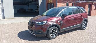 Opel Crossland 1.2 turbo 110pk Automaat Innovation Navigatie Led-Koplampen Led-Achterlichten Stoelverwarming stuurwiel met verwarming Voorruit met verwarming Privacy glas Climatecontrol Dimmende binnenspiegel Parkeersensoren voor en achter Trekhaak 16-inch velgen Mistla picture 2