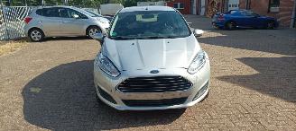Ford Fiesta 1.5-Diesel 75pk euro-6 Airconditioning Stoelverwarming leren stuurwiel met radio bediening Elektrische ramen Elektrische-inklapbare buitenspiegels Led koplampen led spiegel verlichting Parkeersensoren voor en achter picture 11