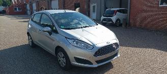 Ford Fiesta 1.5-Diesel Airconditioning Stoelverwarming leren stuurwiel Led verlichting Parkeersensoren voor en achter Elektrische inklapbare buitenspiegels met verwarming Centrale vergrendeling met afstandsbediening Start-Stop picture 9