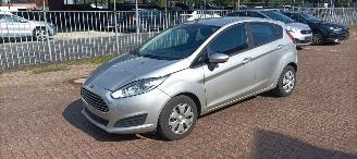 Ford Fiesta 1.5-Diesel Airconditioning Stoelverwarming leren stuurwiel Led verlichting Parkeersensoren voor en achter Elektrische inklapbare buitenspiegels met verwarming Centrale vergrendeling met afstandsbediening Start-Stop 2016/6