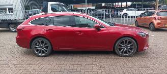 Mazda 6 4x4  Automatik Navi Led koplampen led achterlichten Headup Leren Sportstoelen Memory keyless Entry Blindspot Drivelane cruisecontrol met radar Stoelverwarming Lichtautomaat Regensensor Bose Soundsystem 19-inch velgen trekhaak picture 3
