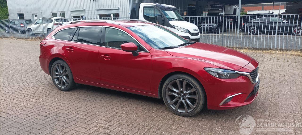 Mazda 6 4x4  Automatik Navi Led koplampen led achterlichten Headup Leren Sportstoelen Memory keyless Entry Blindspot Drivelane cruisecontrol met radar Stoelverwarming Lichtautomaat Regensensor Bose Soundsystem 19-inch velgen trekhaak