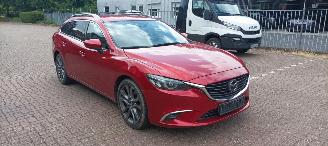Mazda 6 4x4  Automatik Navi Led koplampen led achterlichten Headup Leren Sportstoelen Memory keyless Entry Blindspot Drivelane cruisecontrol met radar Stoelverwarming Lichtautomaat Regensensor Bose Soundsystem 19-inch velgen trekhaak picture 2