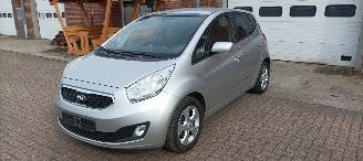 Kia Venga Automatik Klimaautomatik Keyless entry Stoelverwarming Lichtautomaat Privacyglas leren multifunctioneel stuurwiel 4xElektrische ramen Elektrische-spiegels met verwarming en  elektrisch inklapbaar privacy glas Parkeersensoren achter trekhaak 16-inch Kia ve picture 8