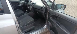Kia Venga Automatik Klimaautomatik Keyless entry Stoelverwarming Lichtautomaat Privacyglas leren multifunctioneel stuurwiel 4xElektrische ramen Elektrische-spiegels met verwarming en  elektrisch inklapbaar privacy glas Parkeersensoren achter trekhaak 16-inch Kia ve picture 10