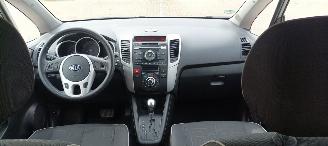 Kia Venga Automatik Klimaautomatik Keyless entry Stoelverwarming Lichtautomaat Privacyglas leren multifunctioneel stuurwiel 4xElektrische ramen Elektrische-spiegels met verwarming en  elektrisch inklapbaar privacy glas Parkeersensoren achter trekhaak 16-inch Kia ve picture 19