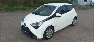 Toyota Aygo Aygo X Facelift 1.0VVT-i 5-deurs Airconditioning Led Dagrijverlichting Led achterlichten Elektrische ramen Elektrische-spiegels met verwarming Centrale vergrendeling met afstandsbediening Hoogglans buiten design picture 2