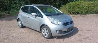 Kia Venga 1.6-16v Benzine Automatik Keyless-entry Climatecontrol Stoelverwarming Privacyglas leren stuurwiel mistlampen Parkeersensoren Trekhaak picture 7