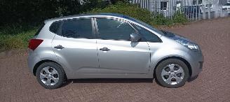 Kia Venga 1.6-16v Benzine Automatik Keyless-entry Climatecontrol Stoelverwarming Privacyglas leren stuurwiel mistlampen Parkeersensoren Trekhaak picture 6