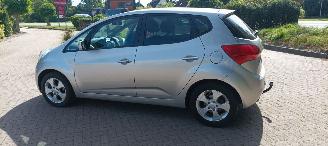 Kia Venga 1.6-16v Benzine Automatik Keyless-entry Climatecontrol Stoelverwarming Privacyglas leren stuurwiel mistlampen Parkeersensoren Trekhaak picture 2