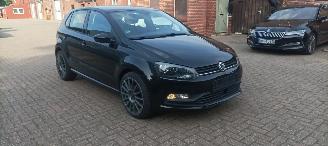 skadebil auto Volkswagen Polo TDI DPF Euro6 Bluemotion Climatecontrol Leder stuurwiel Regensensor StartStop LC9X DeepBlackMagicPearl 18-inch TecWheels 2016/2
