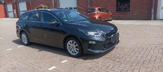 Kia Ceed Bj 9-2018 1.6 Climatecontrol Led-Koplampen Led-Achterlichten Navi Sportstoelen met Memory keyless Entry Blindspot Drivelane parkeer-assistent picture 10