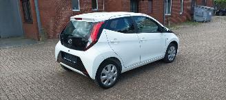 Toyota Aygo Bj 9-2018 1.0 Airconditioning Led verlichting elektrische ruiten elektrische buitenspiegels Leren Stuurwiel picture 5