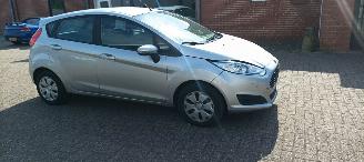 Coche accidentado Ford Fiesta Bj 6-2016 1.5-TDCI euro6 Airconditioning Led verlichting Parkeersensoren Stoelverwarming leren stuurwiel 2016/6