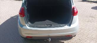 Kia Venga Bj 8-2013 1.6 Automaat Climatecontrol Stoelverwarming Lichtautomaat Privacyglas keyless Entry trekhaak picture 25