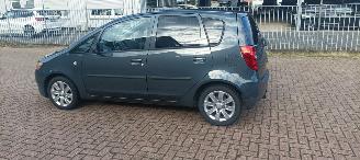 Mitsubishi Colt 1.3-16v Automaat 95pk Airco Lichtautomaat cruisecontrol Regensensor 4xElektrische ramen Elektrische-spiegels met verwarming Centrale vergrendeling met afstandsbediening Privacyglas leren stuurwiel mistlampen Metallic Lak Trekhaak  volledig Onderhouden! picture 3