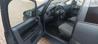 Mitsubishi Colt 1.3-16v Automaat 95pk Airco Lichtautomaat cruisecontrol Regensensor 4xElektrische ramen Elektrische-spiegels met verwarming Centrale vergrendeling met afstandsbediening Privacyglas leren stuurwiel mistlampen Metallic Lak Trekhaak  volledig Onderhouden! picture 11