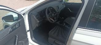 Volkswagen Polo Full-Led koplampen Led-Achterlichten Digitaal Dashboard Stoelverwarming Lichtautomaat cruisecontrol Dab Radio 4xElektrische ramen Elektrische-spiegels met verwarming Parkeersensoren picture 13