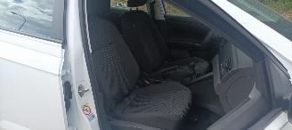 Volkswagen Polo Full-Led koplampen Led-Achterlichten Digitaal Dashboard Stoelverwarming Lichtautomaat cruisecontrol Dab Radio 4xElektrische ramen Elektrische-spiegels met verwarming Parkeersensoren picture 18