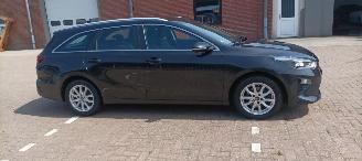 Kia Ceed 1.6Crdi Spirit Exclusieve-Line Full-Led koplampen Led achterlichten Sportstoelen Leder&Memory Navi Dab JBL-Audio Keyless-entry Blindspot Camera cruisecontrol picture 2