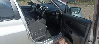 Kia Venga Spirit Edition 1.6-16v Automaat Climatecontrol Stoelverwarming Lichtautomaat Privacyglas keyless Entry trekhaak Parkeersensoren mistlampen 16 inch Sportvelgen Trekhaak picture 10