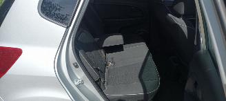 Kia Venga Spirit Edition 1.6-16v Automaat Climatecontrol Stoelverwarming Lichtautomaat Privacyglas keyless Entry trekhaak Parkeersensoren mistlampen 16 inch Sportvelgen Trekhaak picture 13
