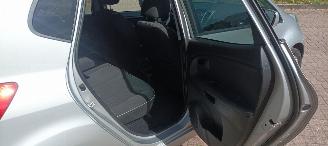 Kia Venga Spirit Edition 1.6-16v Automaat Climatecontrol Stoelverwarming Lichtautomaat Privacyglas keyless Entry trekhaak Parkeersensoren mistlampen 16 inch Sportvelgen Trekhaak picture 12