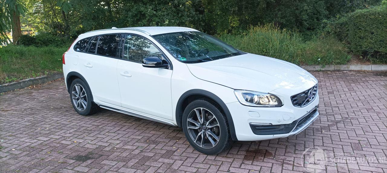 Volvo V-60 Cross-Country 2.4-Automaat 190pk 4x4 Navigatie Xenon Leder Climatecontrol CruiseControl Stoelverwarming Lichtautomaat cruisecontrol Privacyglas Led Dagrijverlichting Led achterlichten  Trekhaak