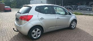 Kia Venga Bj:08-2013 Automatik 1.6-16v 125pk Climatecontrol Stoelverwarming Lichtautomaat 4xElektrische ramen Elektrische-spiegels met verwarming en automatische inklapbaar Privacyglas keyless Entry trekhaak Parkeersensoren mistlampen Metallic Lak picture 6