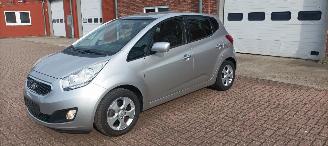 Kia Venga Bj:08-2013 Automatik 1.6-16v 125pk Climatecontrol Stoelverwarming Lichtautomaat 4xElektrische ramen Elektrische-spiegels met verwarming en automatische inklapbaar Privacyglas keyless Entry trekhaak Parkeersensoren mistlampen Metallic Lak picture 1