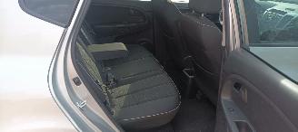 Kia Venga Bj:08-2013 Automatik 1.6-16v 125pk Climatecontrol Stoelverwarming Lichtautomaat 4xElektrische ramen Elektrische-spiegels met verwarming en automatische inklapbaar Privacyglas keyless Entry trekhaak Parkeersensoren mistlampen Metallic Lak picture 21