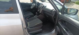 Kia Venga Bj:08-2013 Automatik 1.6-16v 125pk Climatecontrol Stoelverwarming Lichtautomaat 4xElektrische ramen Elektrische-spiegels met verwarming en automatische inklapbaar Privacyglas keyless Entry trekhaak Parkeersensoren mistlampen Metallic Lak picture 23