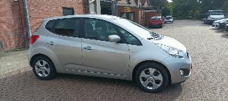 Kia Venga Bj:08-2013 Automatik 1.6-16v 125pk Climatecontrol Stoelverwarming Lichtautomaat 4xElektrische ramen Elektrische-spiegels met verwarming en automatische inklapbaar Privacyglas keyless Entry trekhaak Parkeersensoren mistlampen Metallic Lak picture 8