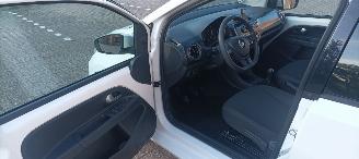Volkswagen Up! Bj:08-2019 Move Up! 5drs Airconditioning Navigatie-Houder Cruisecontrol Bordcomputer Frontbrakeassistcamera Elektrische ramen Centrale vergrendeling met afstandsbediening Start-Stop systeem 15-inch velgen Parkeersensoren Led-dagrijverlichting picture 11