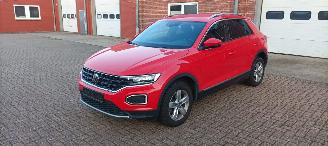 Avarii autoturisme Volkswagen T-Roc Bj:06-2021 Active 1.5-TSI DSG 150pk Digital Cockpit Navigatie Drive modus Climatecontrol CruiseControl Stoelverwarming stuurwiel met verwarming Privacy glas Trekhaak Full-Led koplampen Led achterlichten zwart dakhemel Blindspot 2021/6