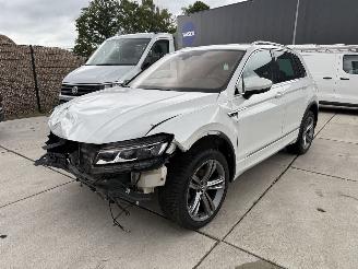 Unfallwagen Volkswagen Tiguan 1.5 TSI R-LINE AUTOMAAT-PANO-CAMERA-NAVI 2019/2