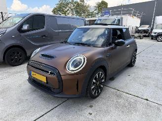 uszkodzony samochody osobowe Mini Electric Camden Edition 33 kWh -PANO-CAMERA-LEDER 2021/12