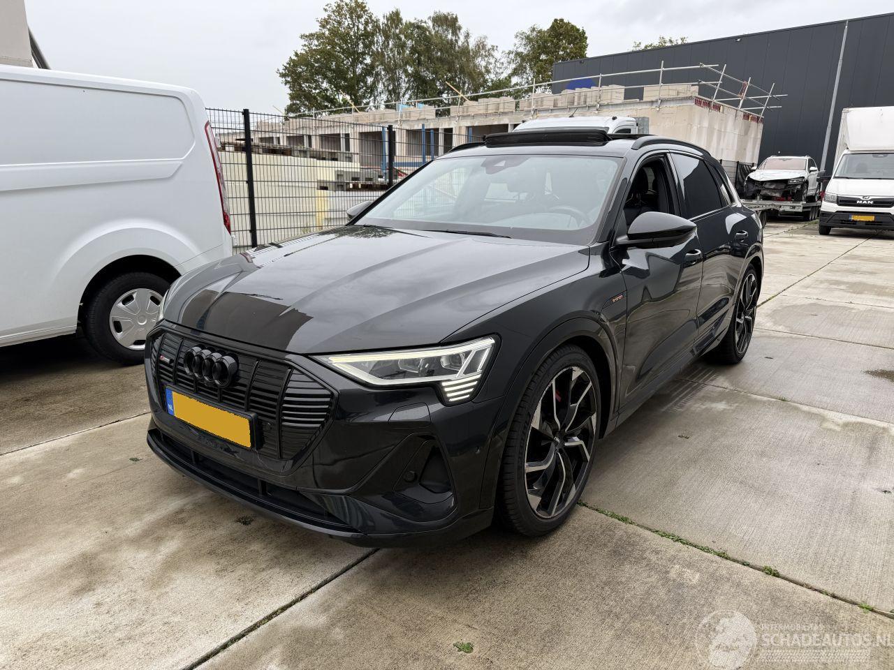 Audi E-tron 50 Quatro  S-edition 71 kWh -PANO-NAVI-LEDER-CAMERA-VASTE PRIJS !!