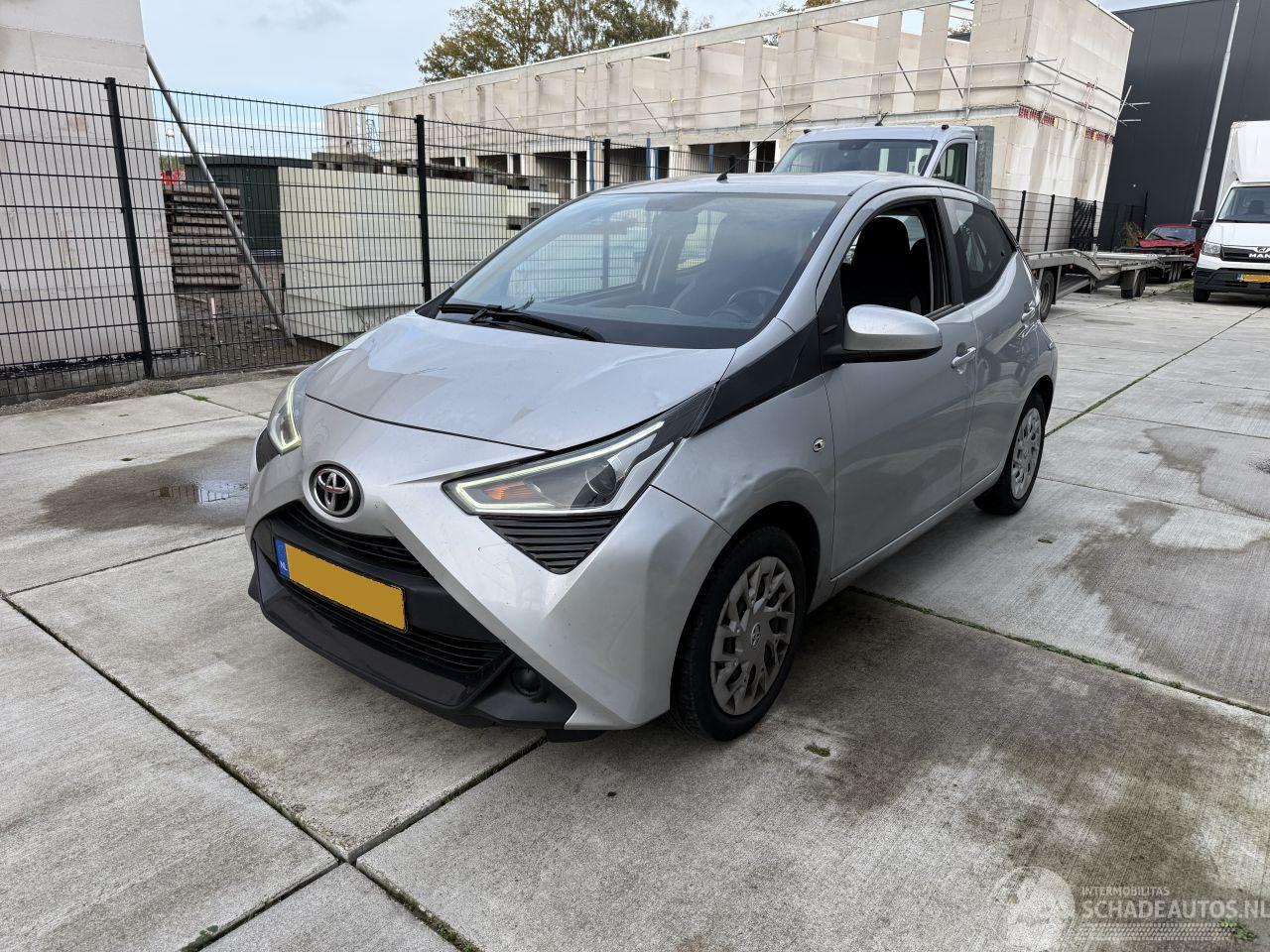 Toyota Aygo 1.0 VVT-i-X-PLAY-AIRCO