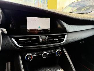 Alfa Romeo Giulia 2.0T Super 200PK - NAVI - KEYLESS - CAMERA - LEDER picture 19