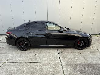 Alfa Romeo Giulia 2.0T Super 200PK - NAVI - KEYLESS - CAMERA - LEDER picture 7