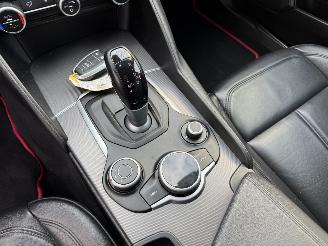 Alfa Romeo Giulia 2.0T Super 200PK - NAVI - KEYLESS - CAMERA - LEDER picture 20