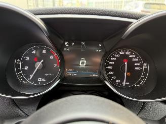 Alfa Romeo Giulia 2.0T Super 200PK - NAVI - KEYLESS - CAMERA - LEDER picture 22