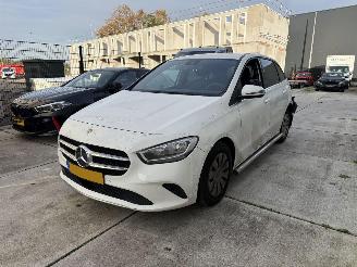 krockskadad bil auto Mercedes B-klasse 200d Advantage 150PK - AUTOMAAT - CAMERA 2021/4