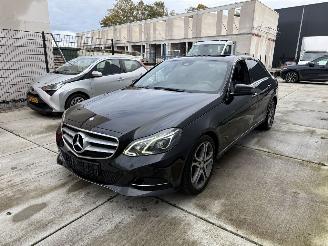 Mercedes E-klasse 220 d BleuTEC -AUTOMAAT-LEDER-NAVI-SCHUIFDAK picture 2