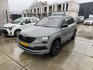 Schadeauto Skoda Karoq 1.5 TSI AUTOMAAT Sportline -PANO-NAVI-CAMERA 2022/2